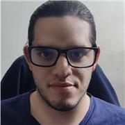 Profesor de ingles que imparte clases a niños y adolecentes